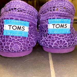 Toms Lace Slip On Size 7W